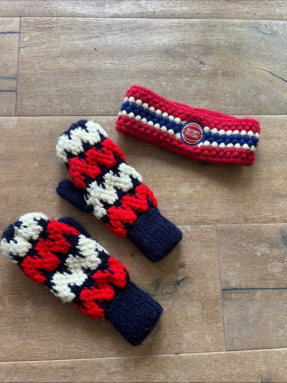 Women’s Detroit Pistons Red Knit Headband and Navy/Red Patterned Mittens Set